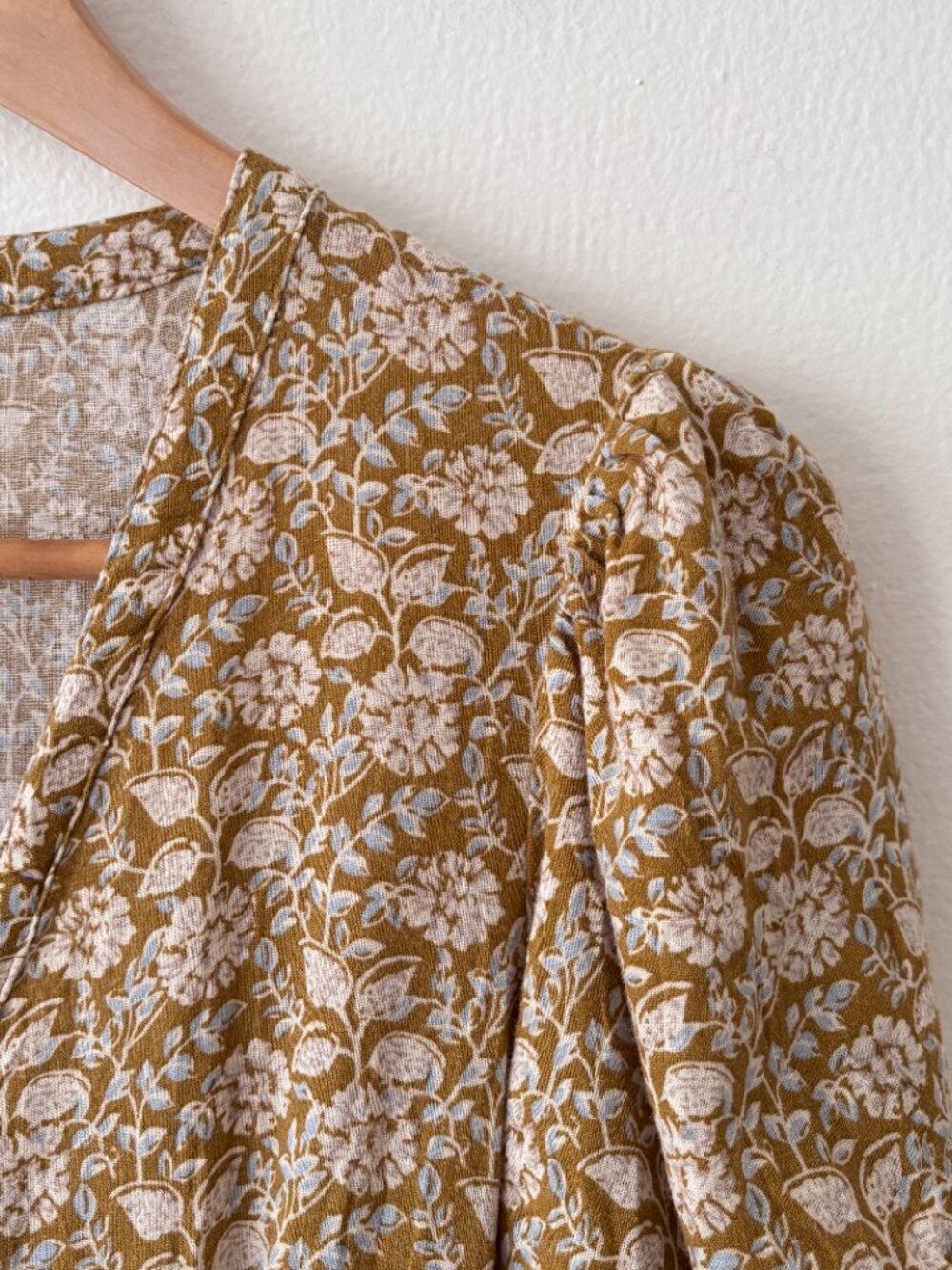 Faherty Havana Linen Blend Midi Dress in Golden Theodora Floral - Picture 5 of 8